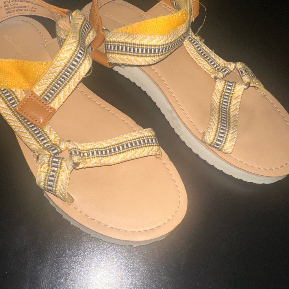 Universal Thread Tan and Yellow Sandals with Sleek Design